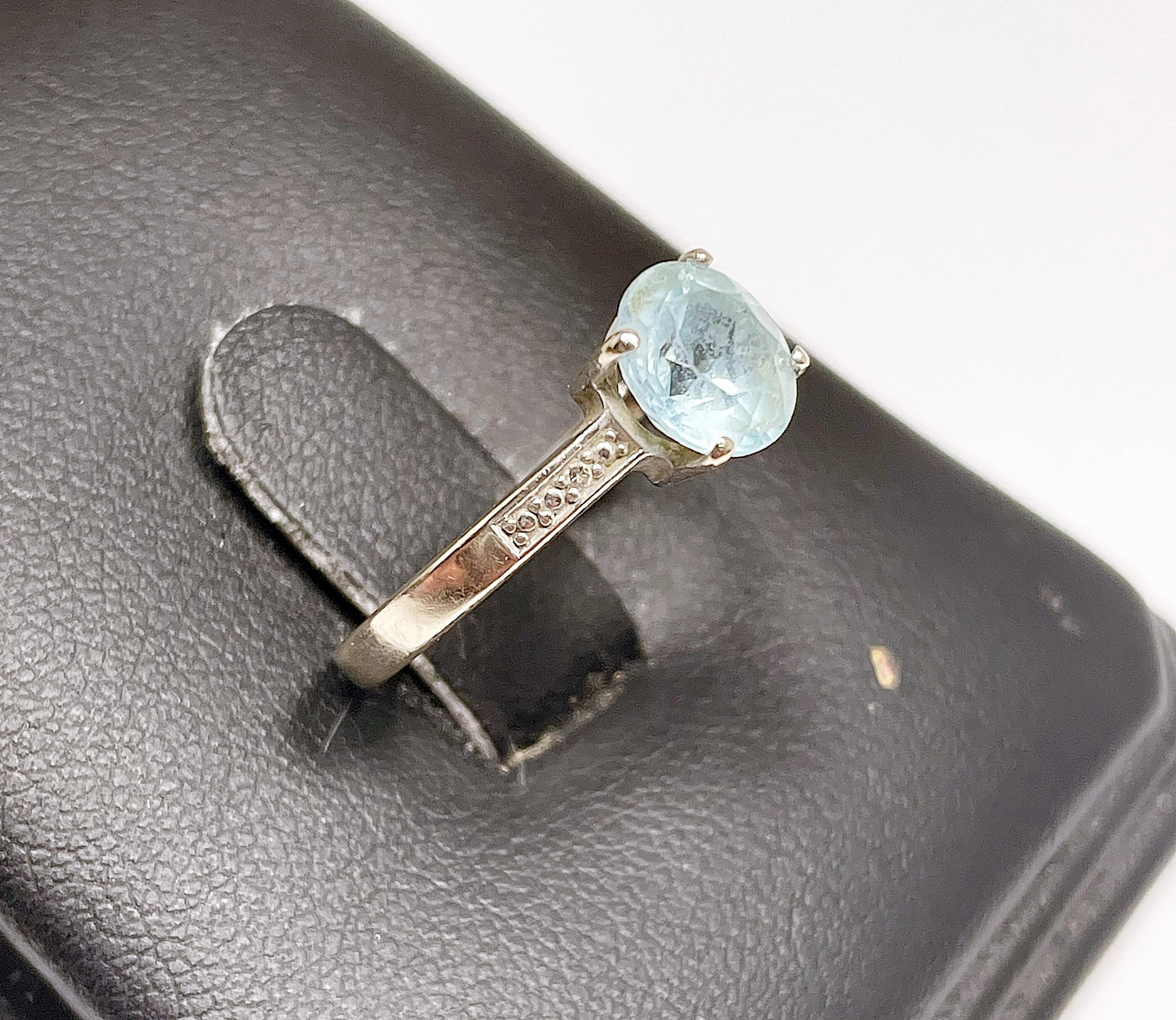 zloty-pierscionek-2g-585-r12-diamenty-rodzaj-2205-2