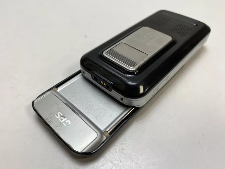 telefon-nokia-6110-navigator-przekatna-ekranu-220