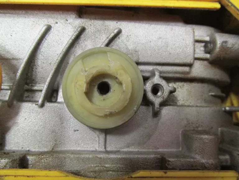 MŁOT WYBURZENIOWY DEWALT D25810K USZKODZONY