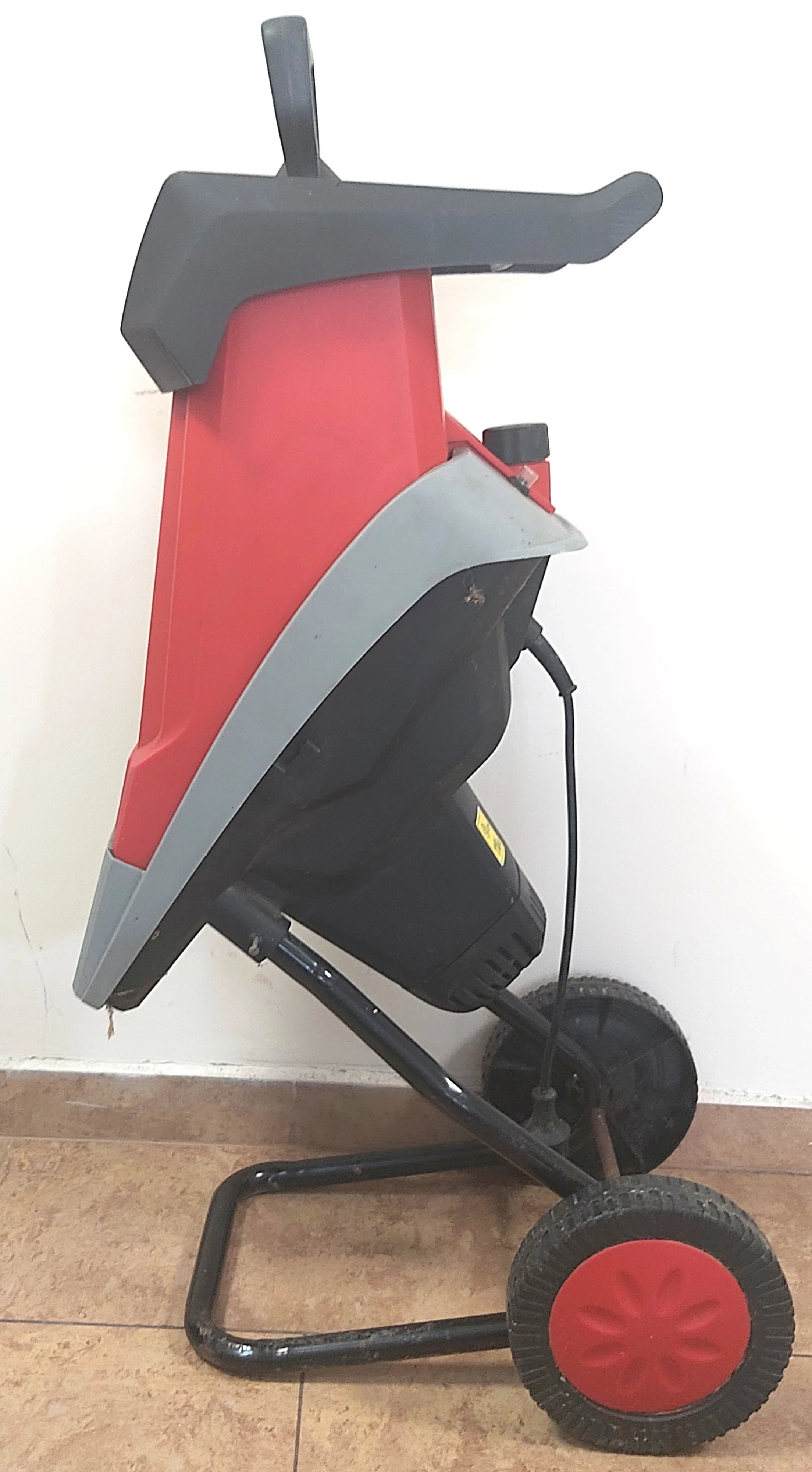 rozdrabniacz-do-kompostu-meec-tools-shreder-721-pojemnosc-zbiornika-1