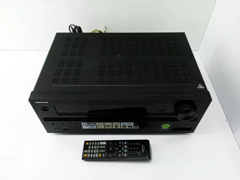 AMPLITUNER ONKYO TX-NR636 +PILOT