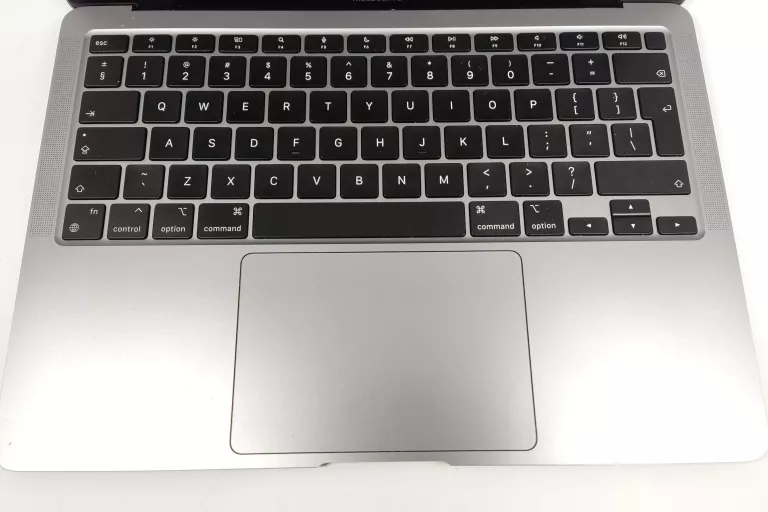 apple-macbook-air-133-seria-procesora-apple-m