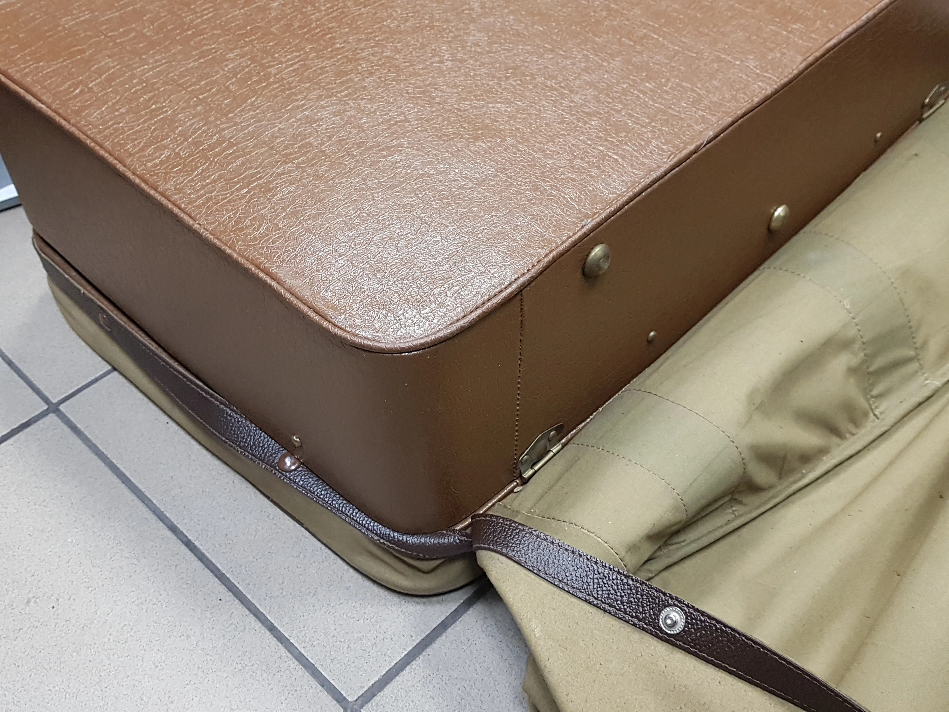 stara-skorzana-walizka-prl-z-futeralem-wysokosc-produktu-42