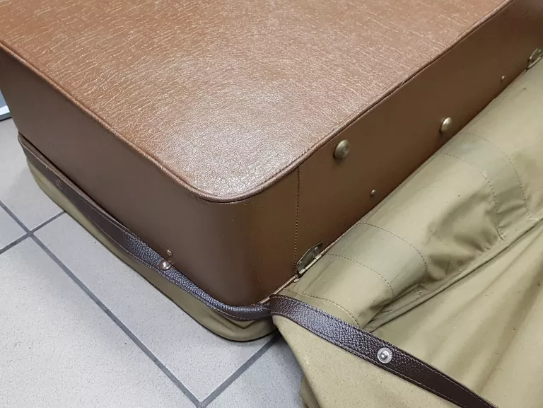 stara-skorzana-walizka-prl-z-futeralem-wysokosc-produktu-42