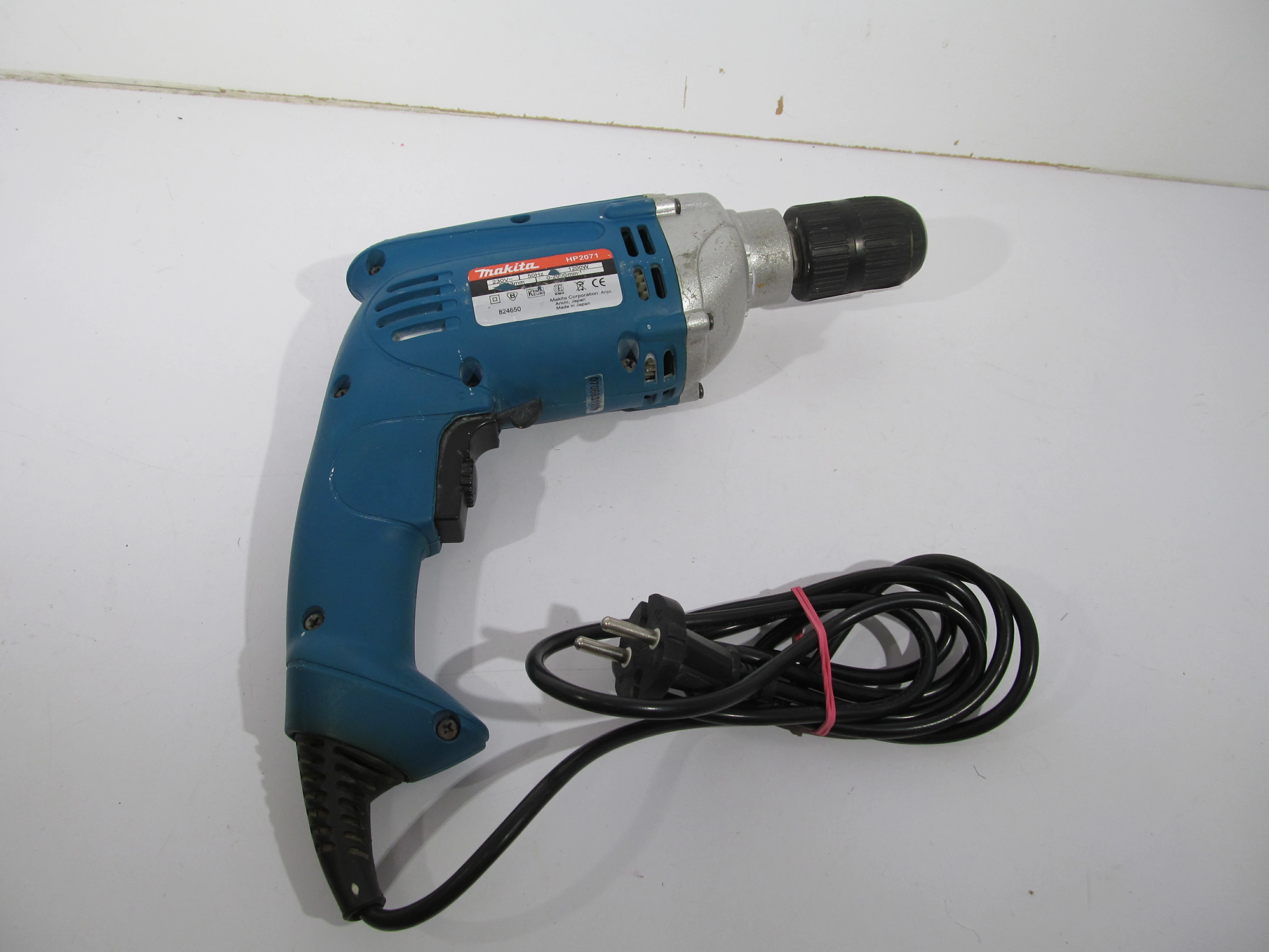 wiertarka-udarowa-makita-hp2071-marka-makita