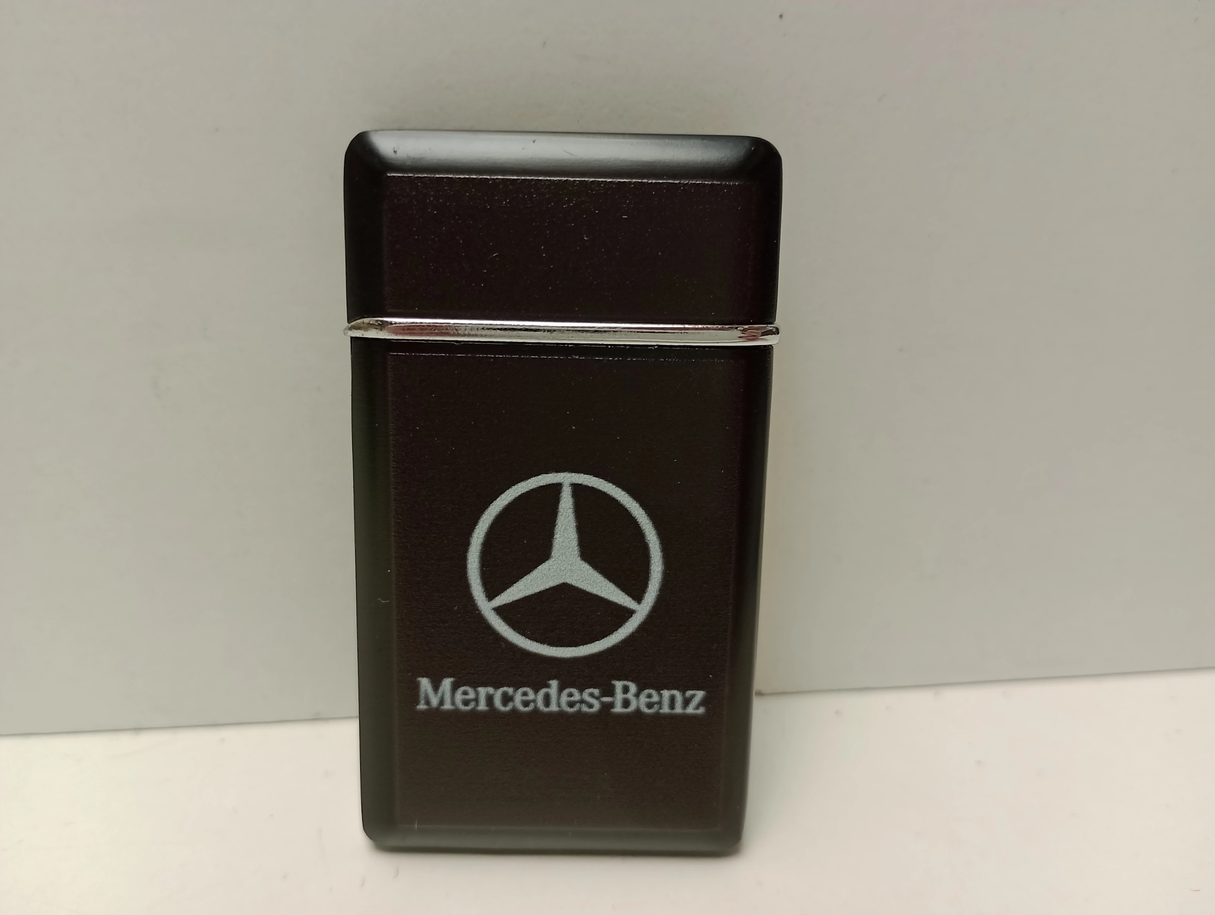 zapalniczka-czarna-mat-cienka-mercedes-osiedle-teatralne-3u15-krakow