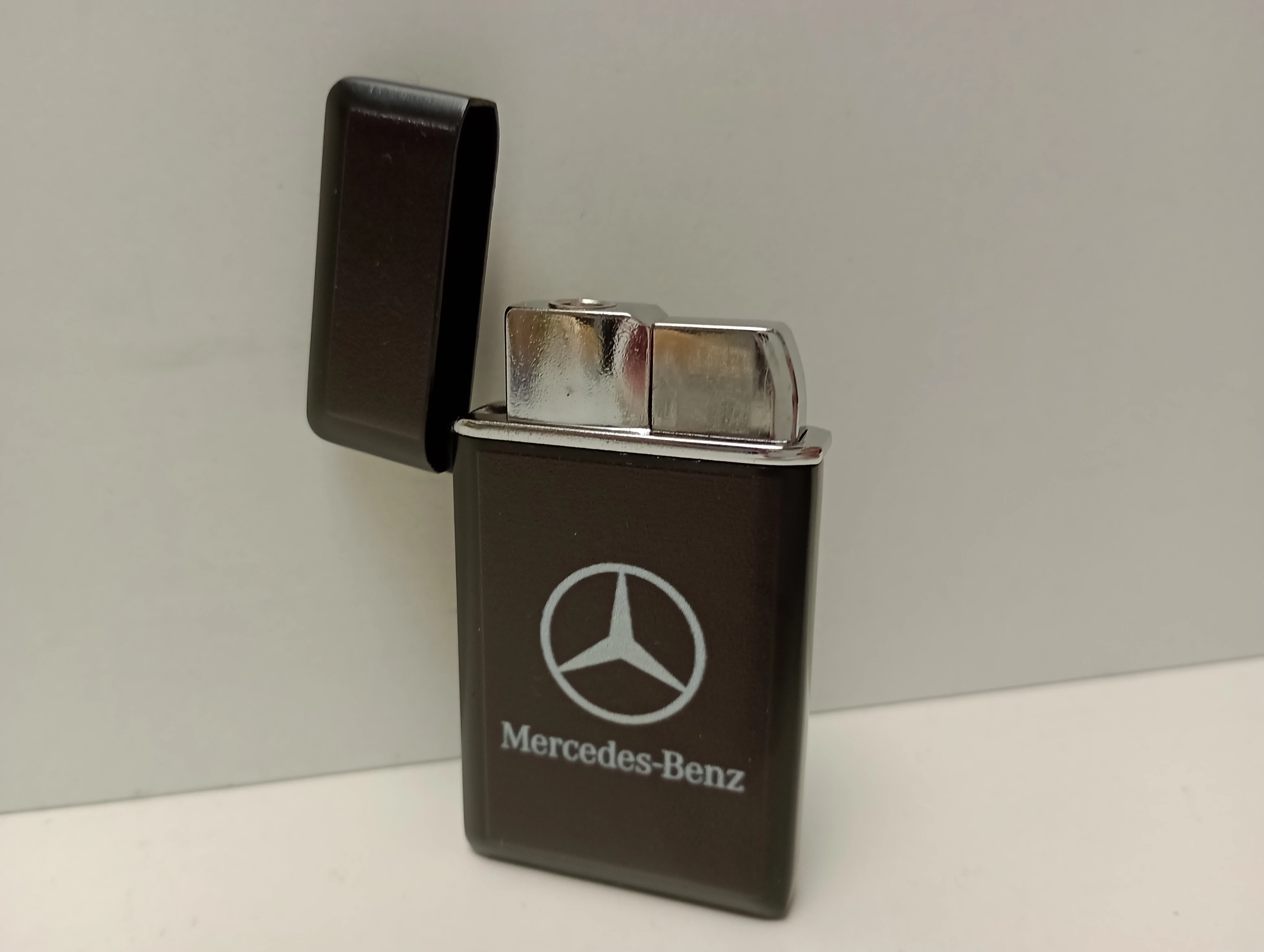 zapalniczka-czarna-mat-cienka-mercedes-marka-mercedes-benz