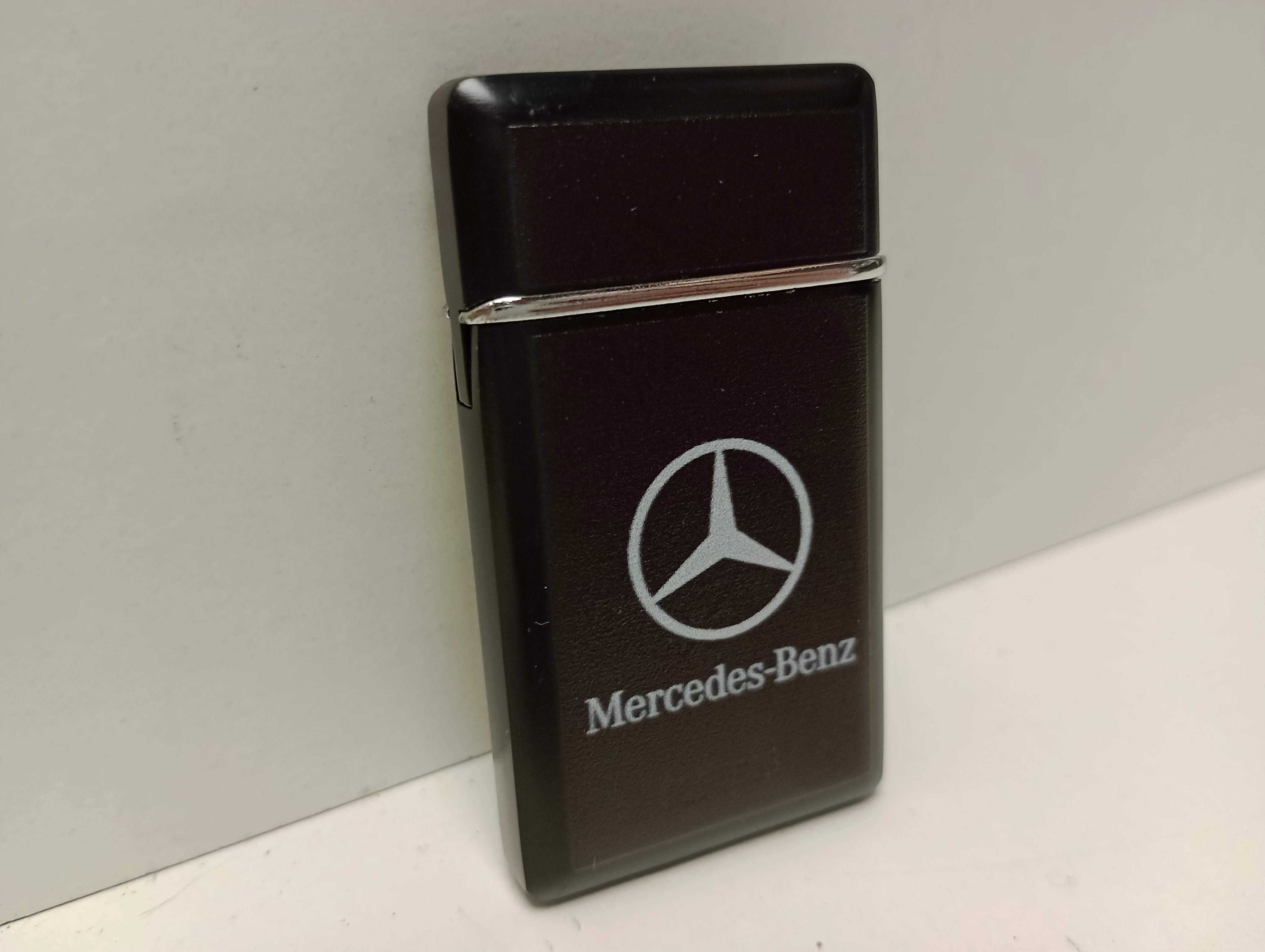 zapalniczka-czarna-mat-cienka-mercedes-kod-producenta-mercedes