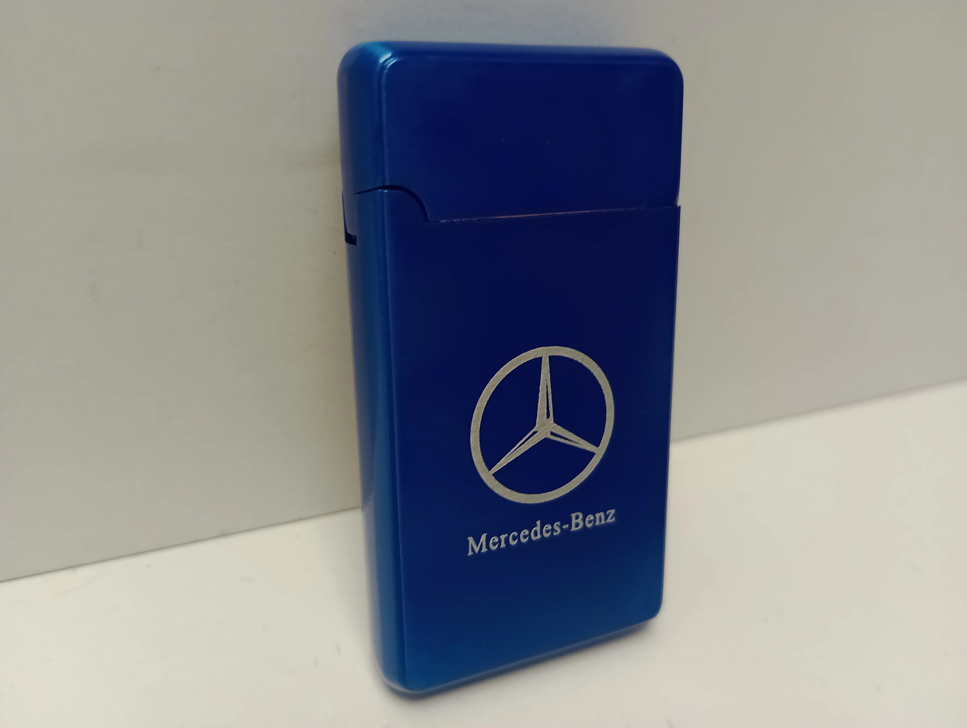zapalniczka-niebieska-zarowa-mercedes-osiedle-teatralne-3u15-krakow