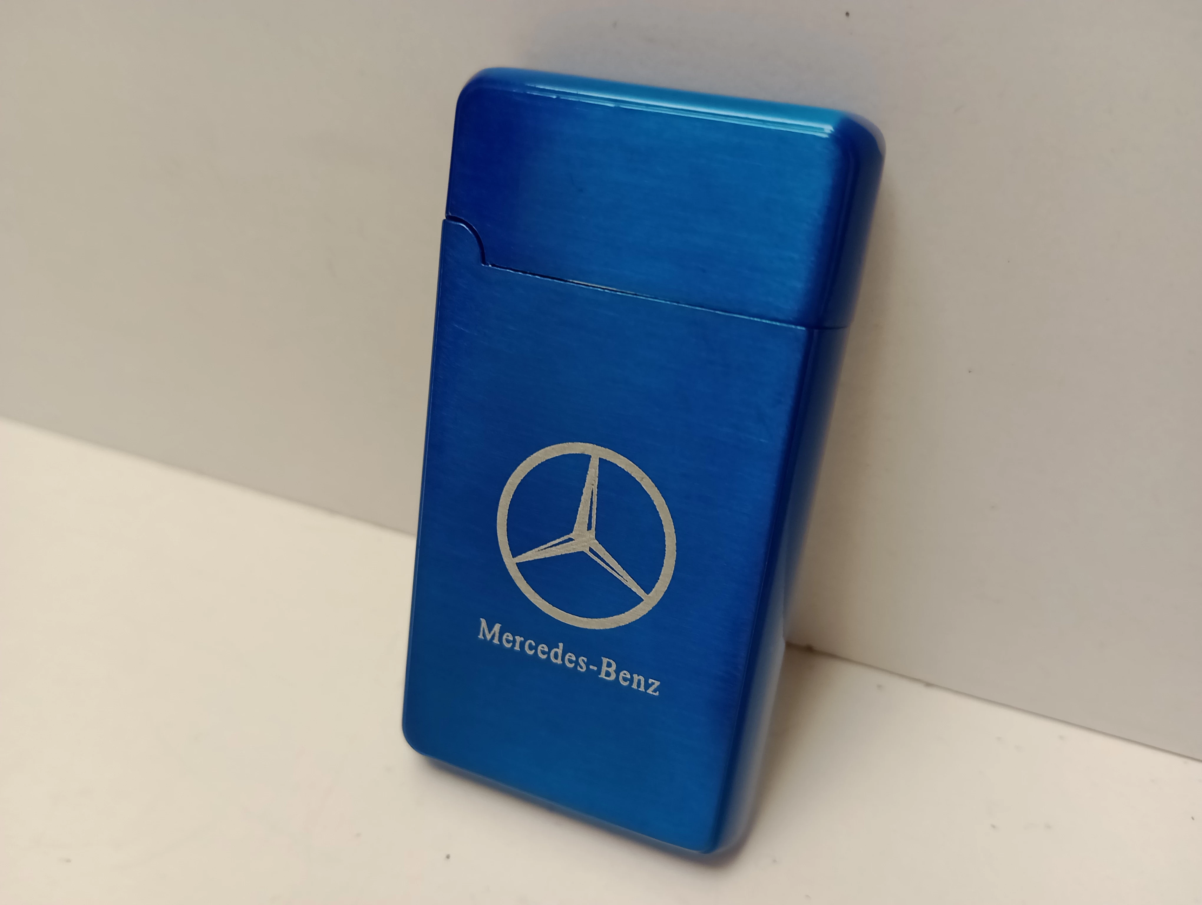 zapalniczka-niebieska-zarowa-mercedes-stan-uzywany