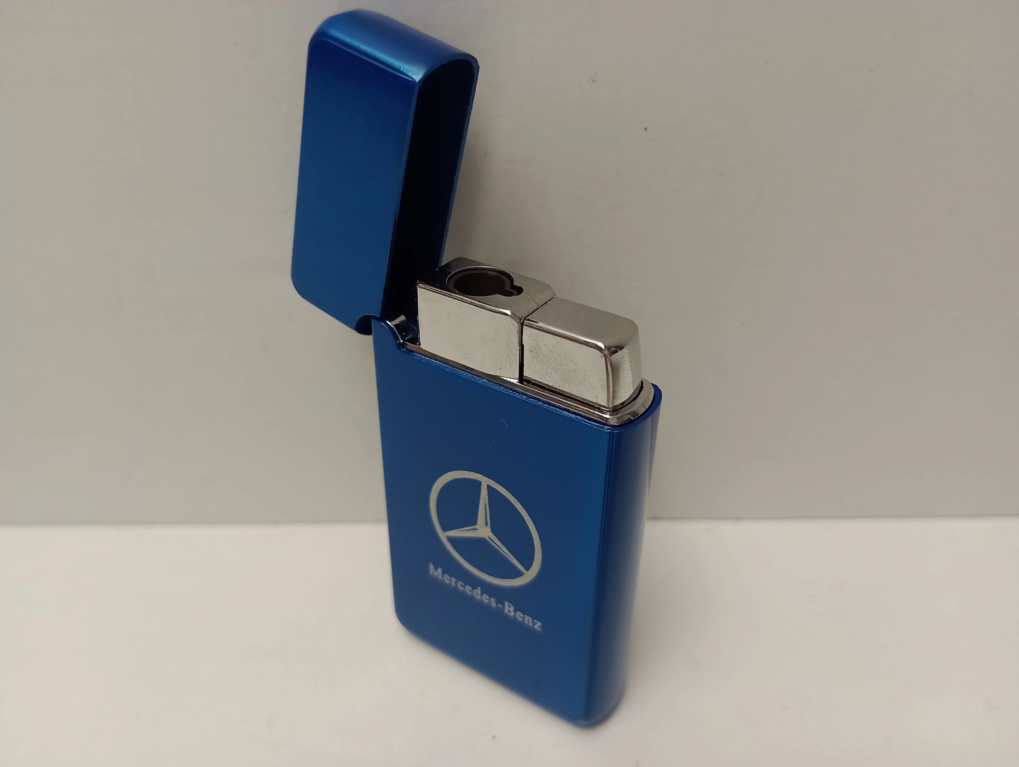 zapalniczka-niebieska-zarowa-mercedes-marka-mercedes-benz