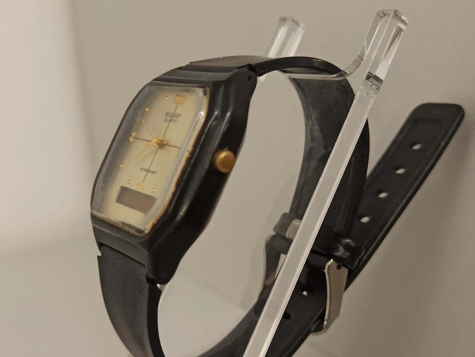 zegarek-sharp-quartz-277198-zloto-czarny-stan-uzywany