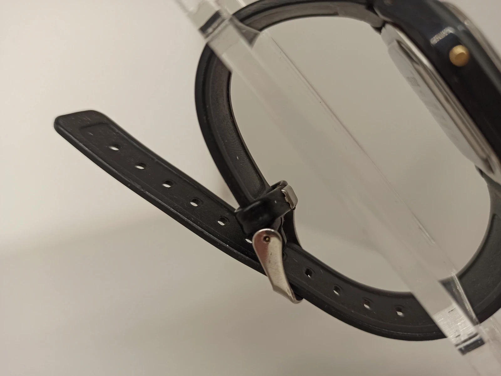 zegarek-sharp-quartz-277198-zloto-czarny-ksztalt-koperty-kwadratowa