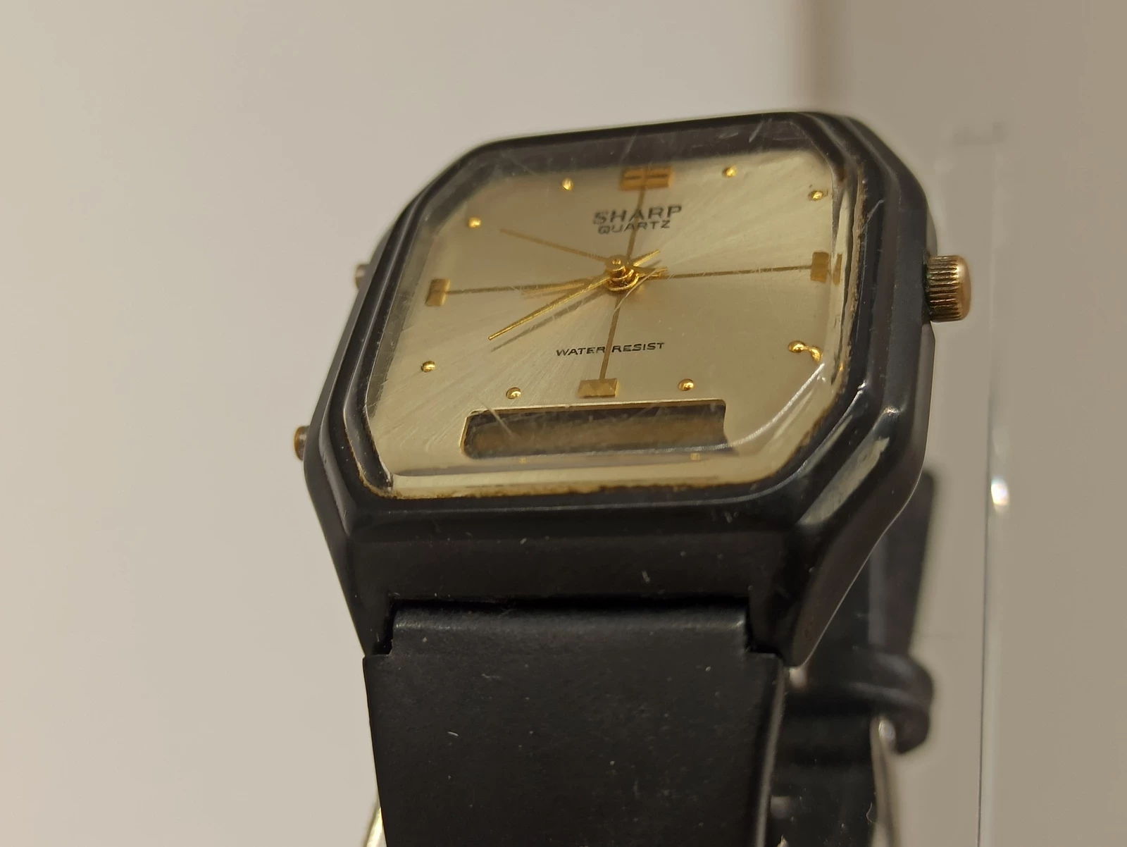 zegarek-sharp-quartz-277198-zloto-czarny-model-quartz-277198