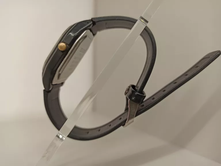 zegarek-sharp-quartz-277198-zloto-czarny-funkcje-brak