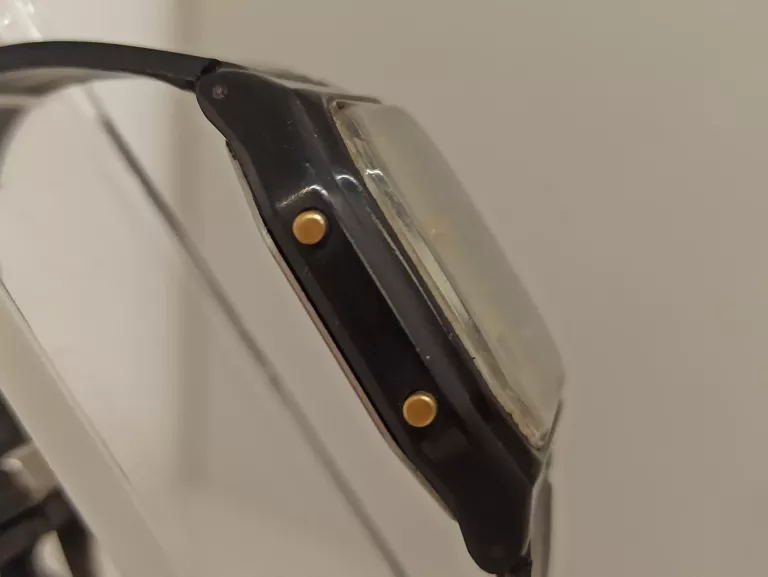 zegarek-sharp-quartz-277198-zloto-czarny-szkielko-akrylowe