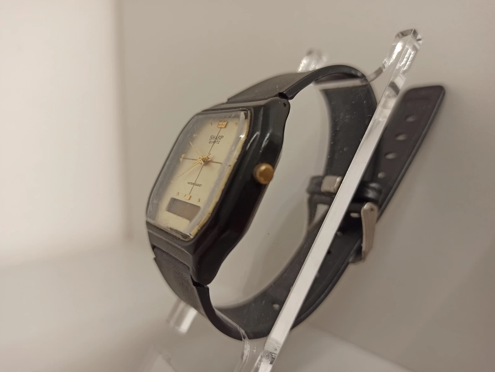 zegarek-sharp-quartz-277198-zloto-czarny-typ-nareczny