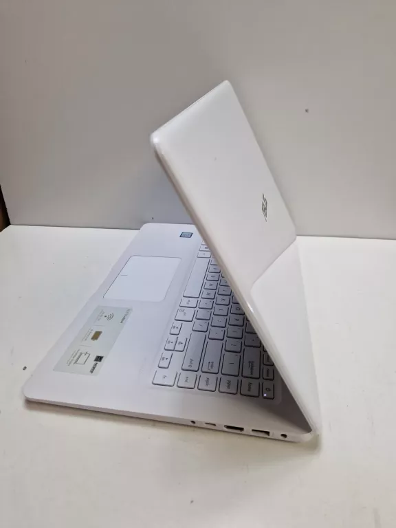 LAPTOP ASUS VIVOBOOK R520U WIN10 I3  8/256GB SSD