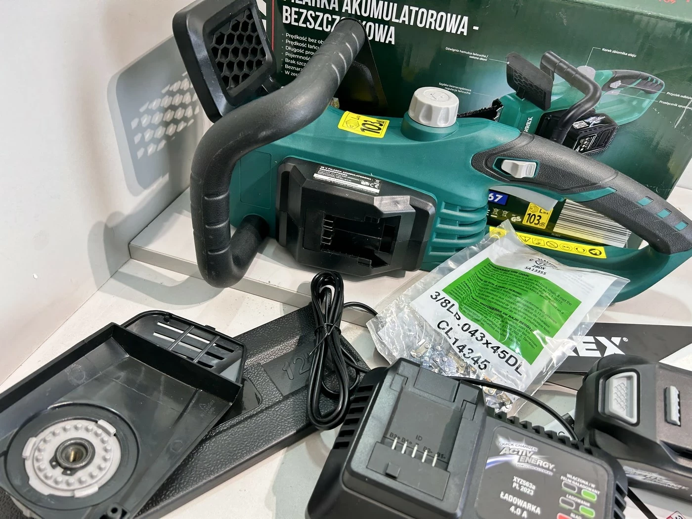 pilarka-akumulatorowa-ferrex-40-v-zasilanie-akumulator