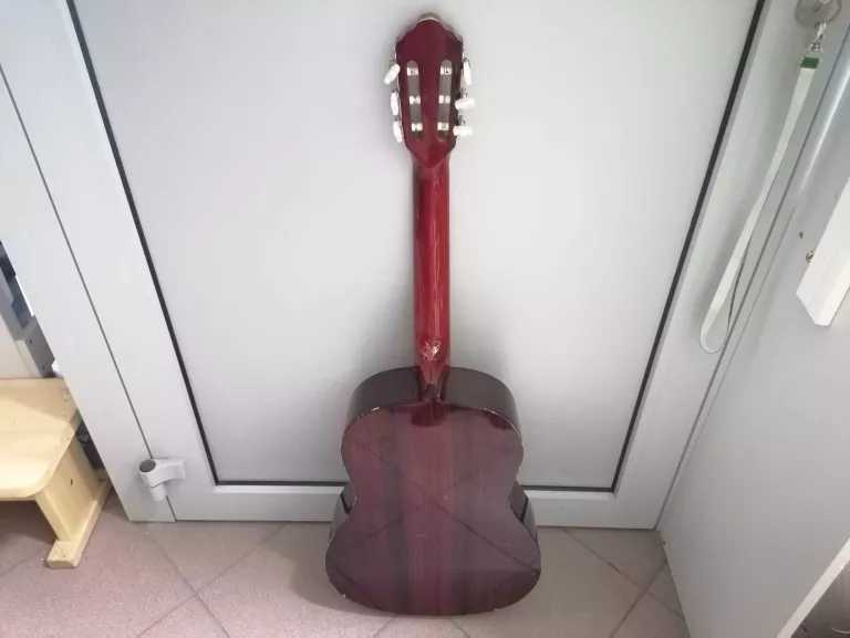 GITARA AKUSTYCZNA KLASYCZNA PAOLA W FUTERALE