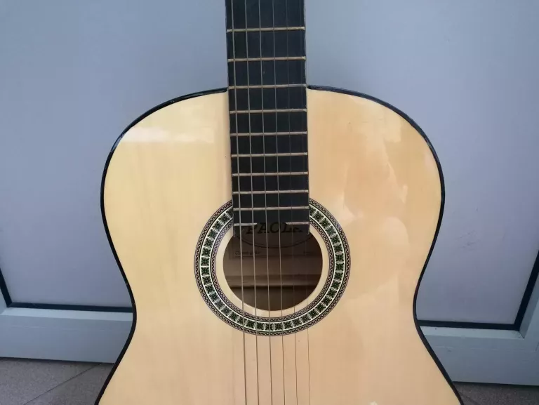 GITARA AKUSTYCZNA KLASYCZNA PAOLA W FUTERALE