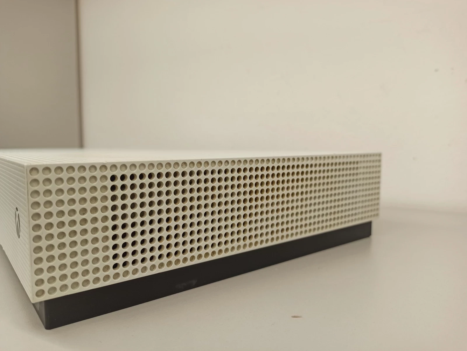 konsola-xbox-one-s-1tb-bialy-liczba-kontrolerow-w-zestawie-1