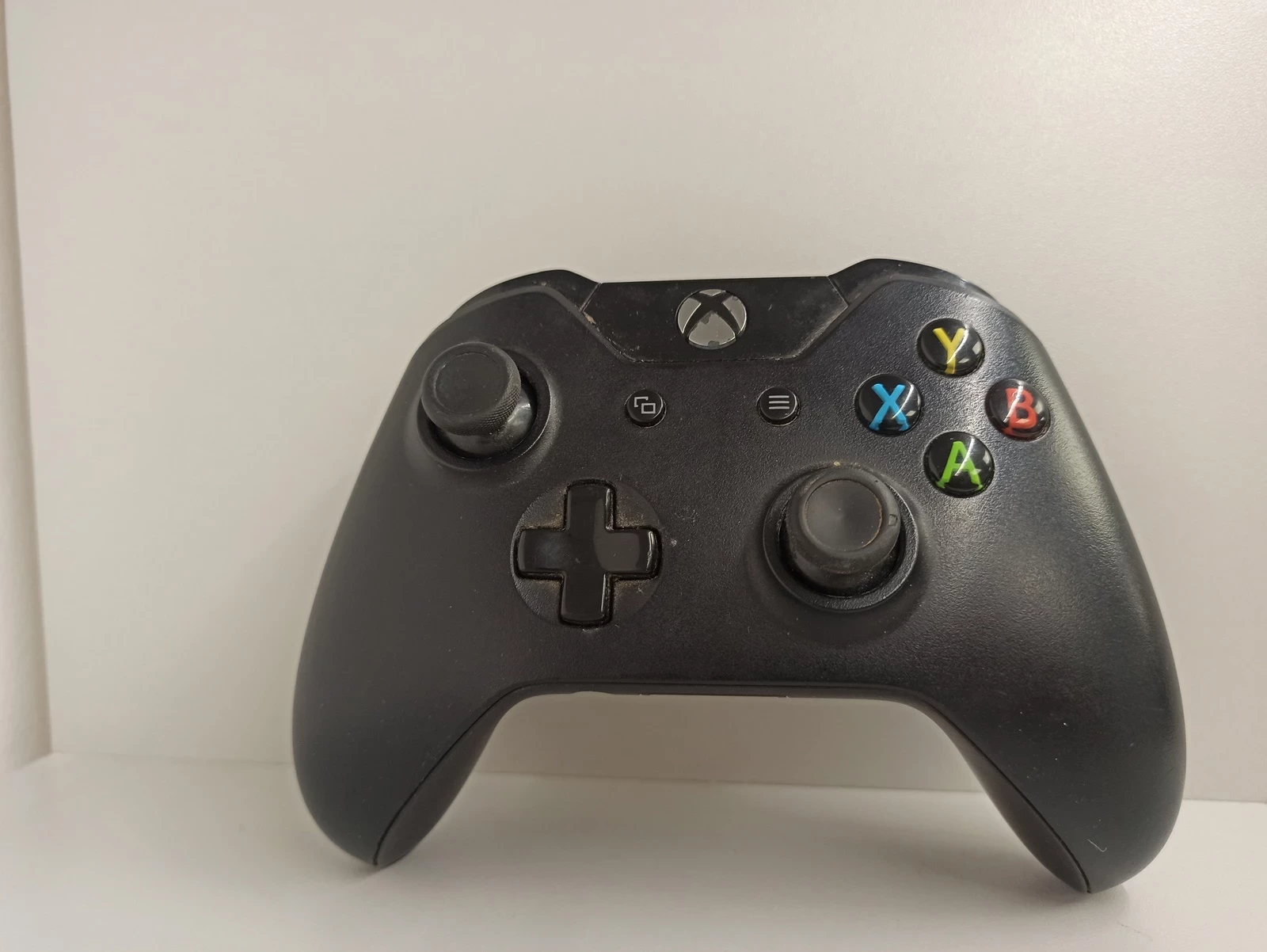 konsola-xbox-one-s-1tb-bialy-dysk-wbudowana-pamiec-1-tb