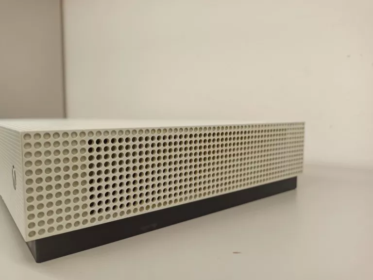 konsola-xbox-one-s-1tb-bialy-liczba-kontrolerow-w-zestawie-1