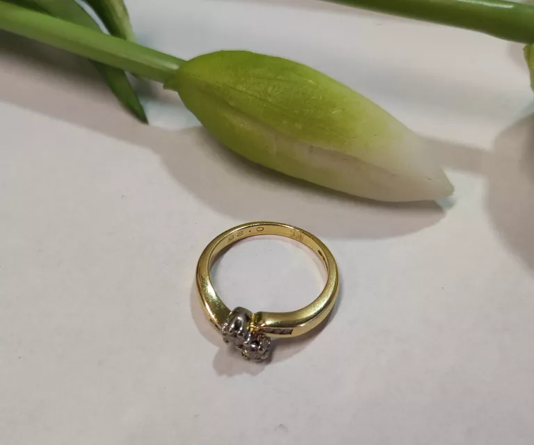 zloty-pierscionek-z-brylantem-434gr-750pr-025-rodzaj-klasyczne