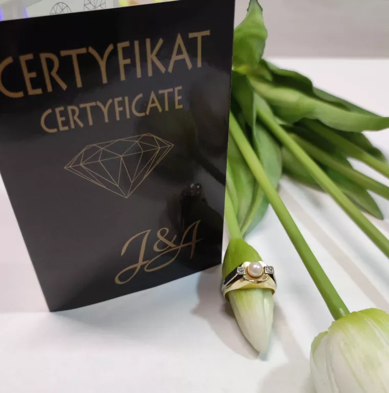 ZŁOTY PIERŚCIONEK Z BRYLANTEM 3,73GR 585PR 0,02