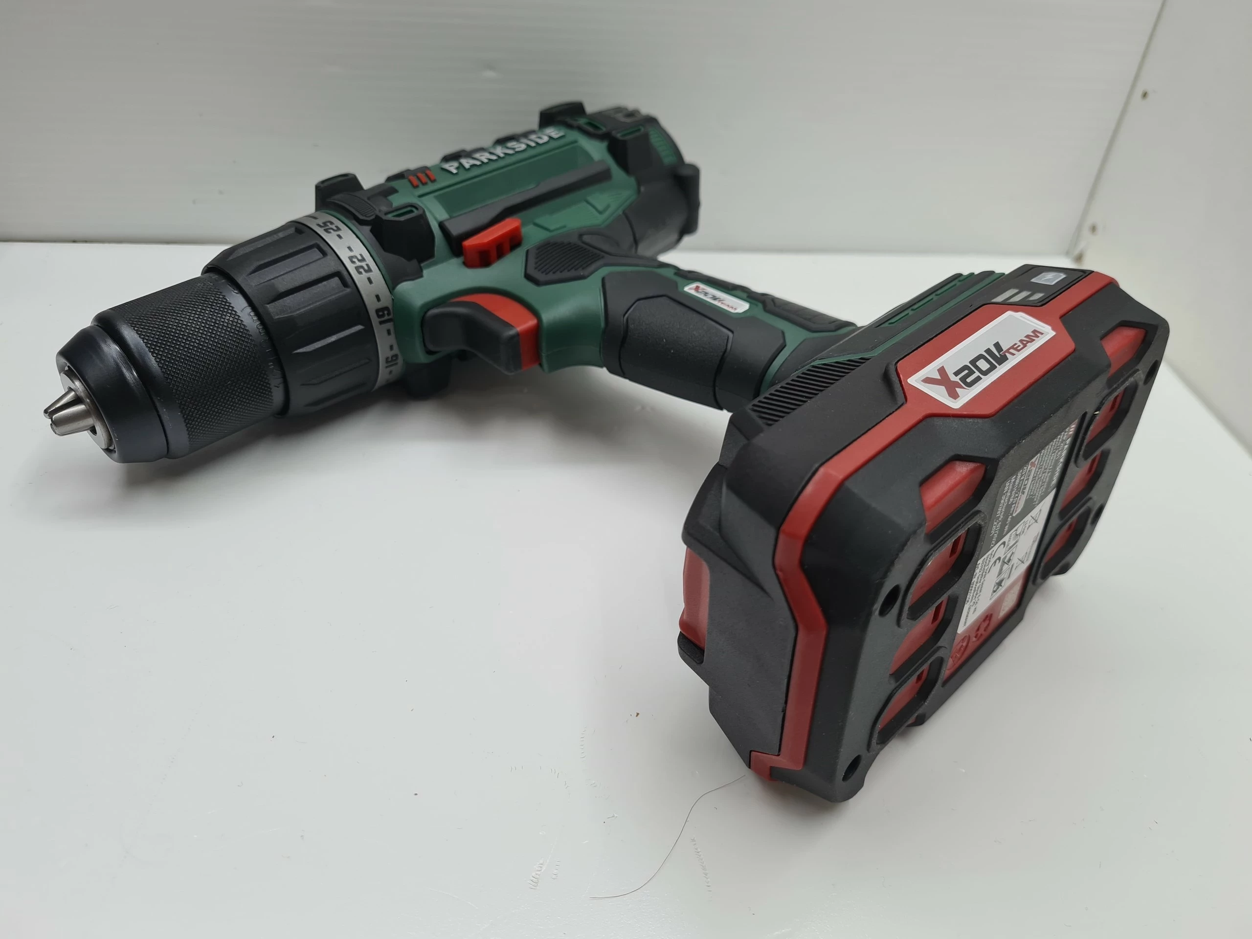 wiertarko-wkretarka-akumulatorowa-parkside-20-v-zasilanie-akumulatorowe