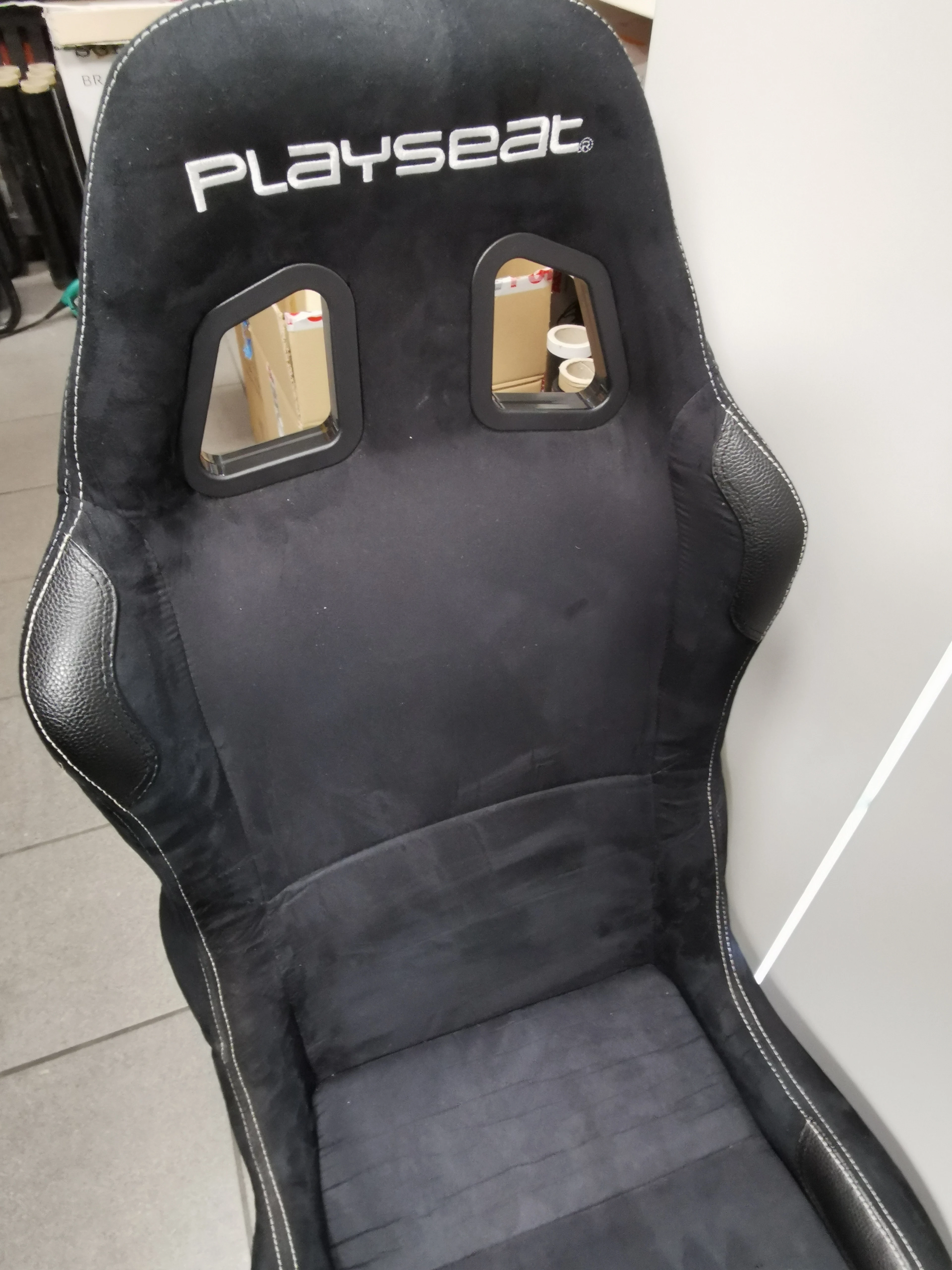 fotel-playseat-evolution-alcantara-glebokosc-mebla-50