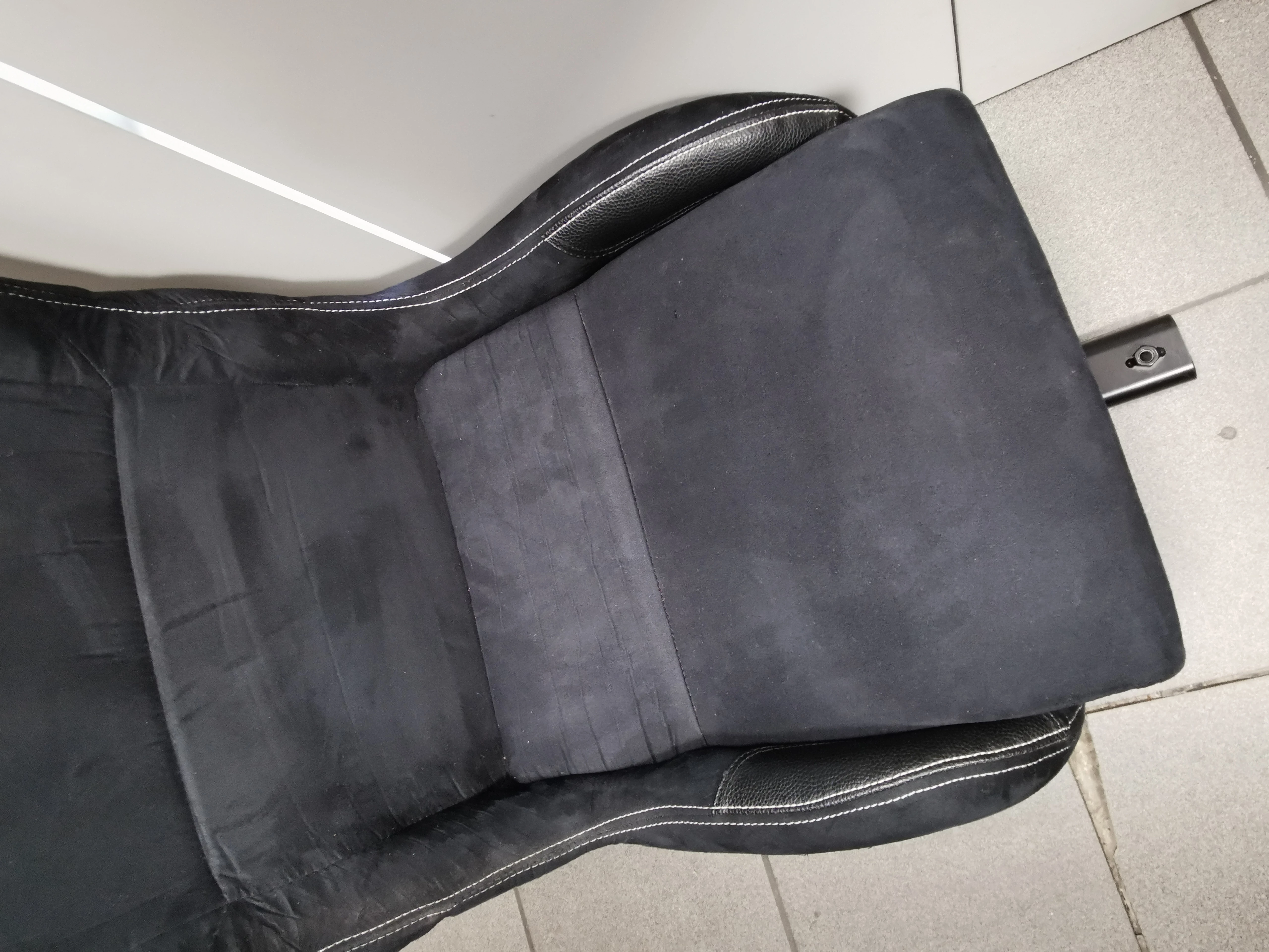 fotel-playseat-evolution-alcantara-kod-producenta-rem00008