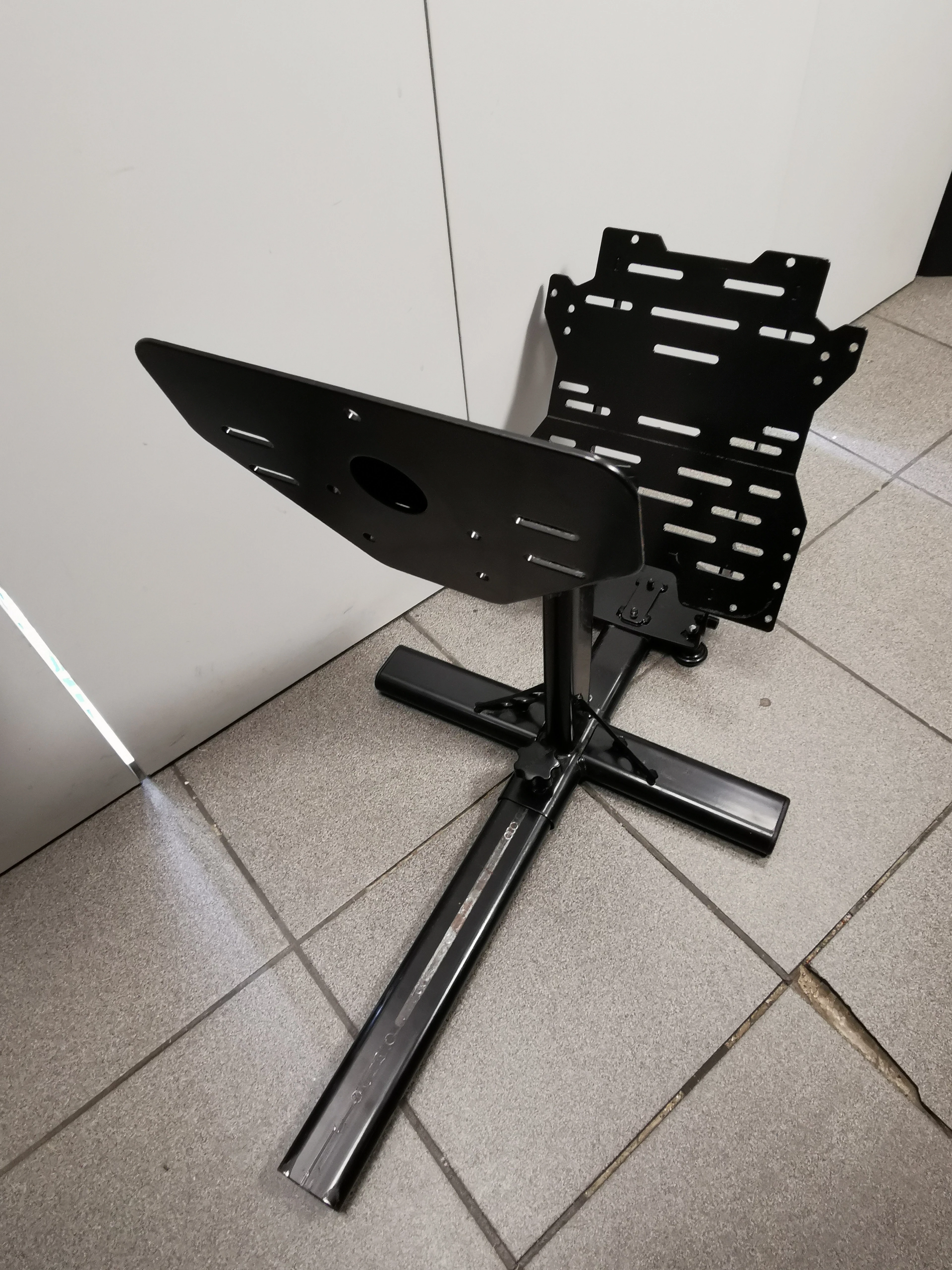 fotel-playseat-evolution-alcantara-minimalna-wysokosc-siedziska-24