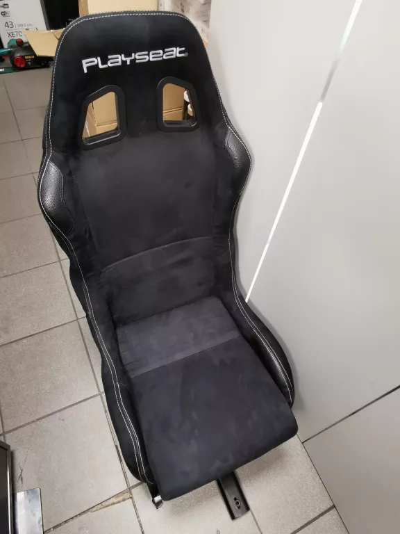 fotel-playseat-evolution-alcantara-szerokosc-mebla-50