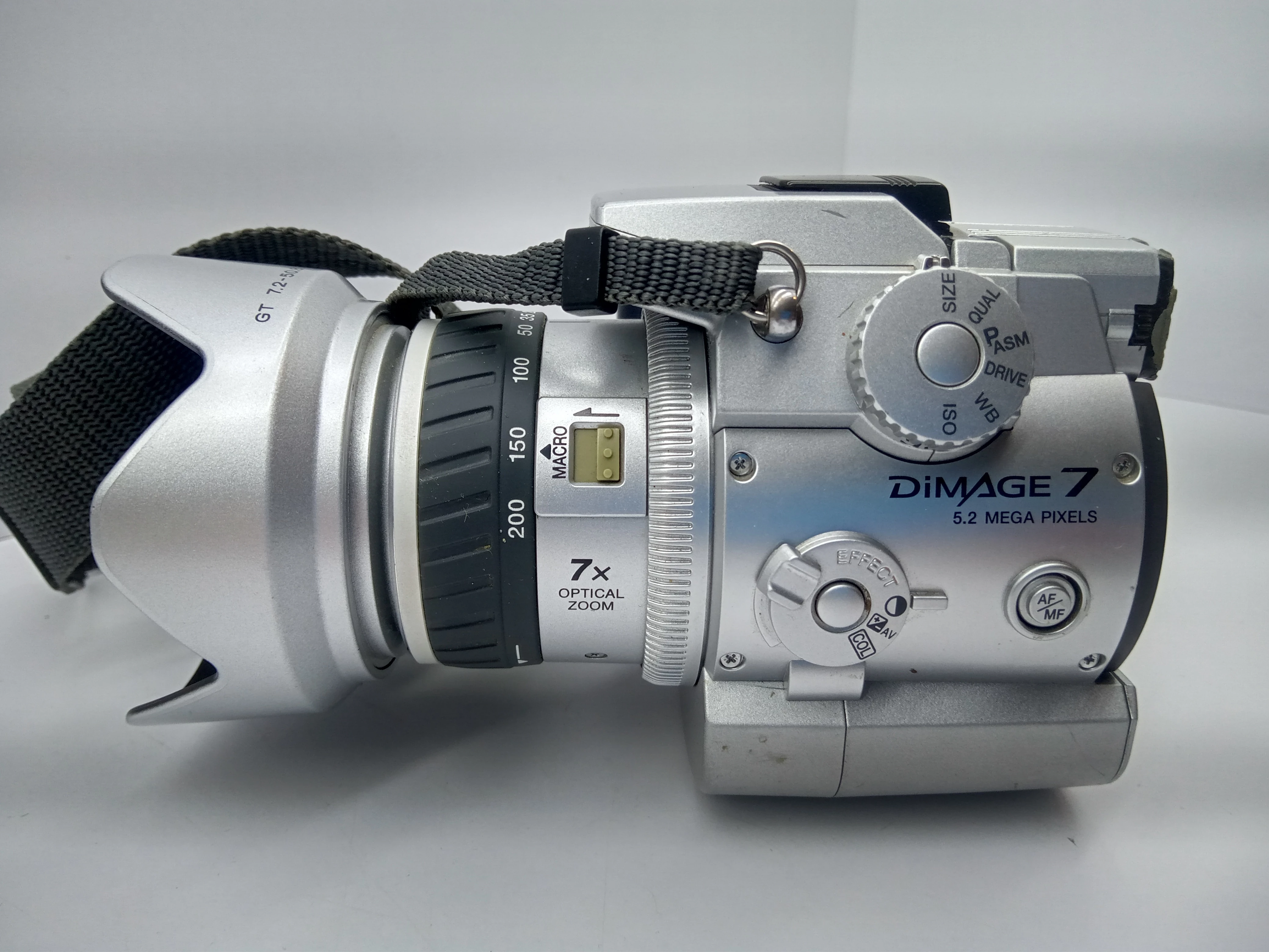 aparat-minolta-dimage-7i-ladowqarka-i-torba-stan-uzywany