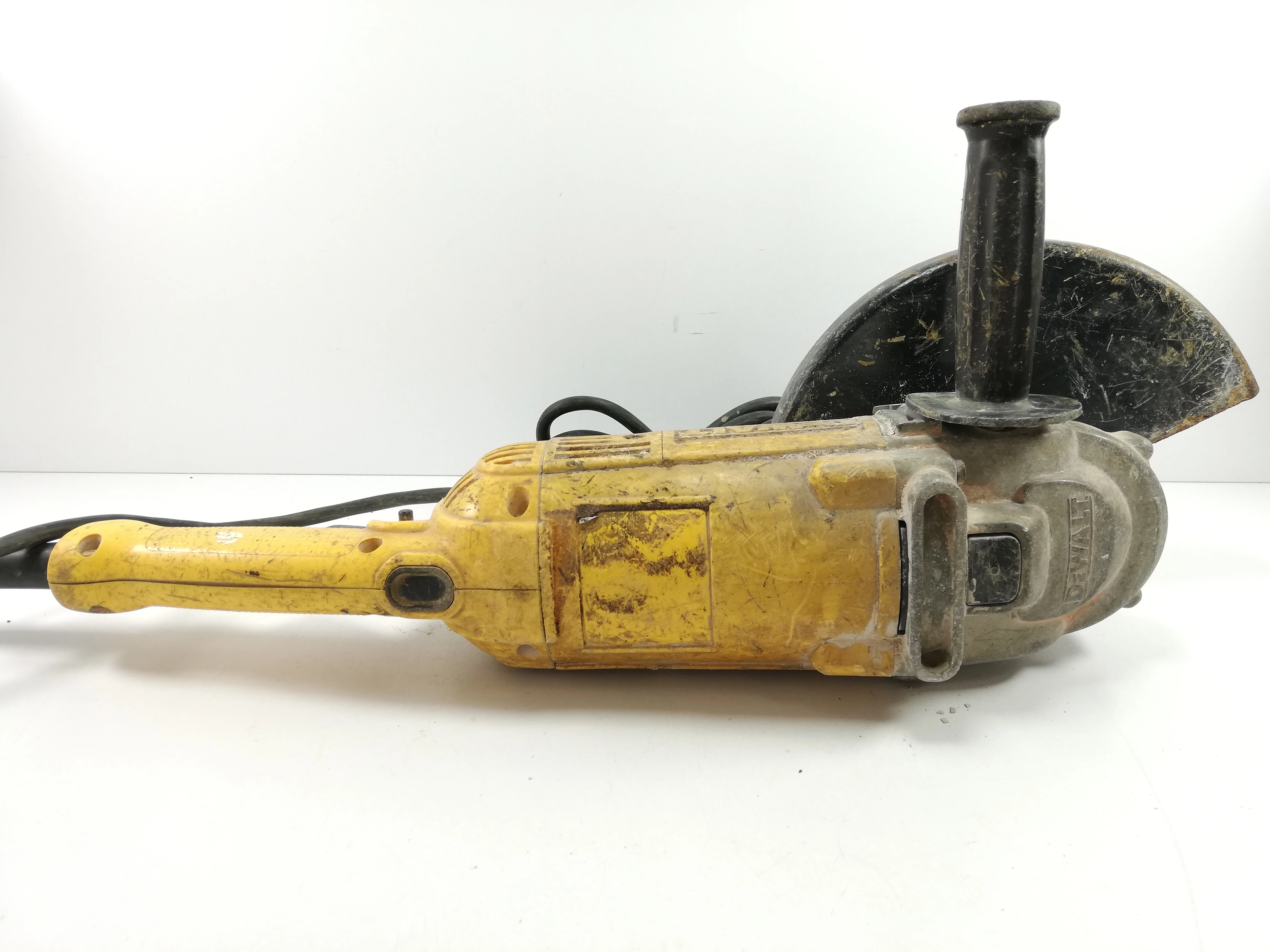 szlifierka-katowa-dewelt-opis-marka-dewalt