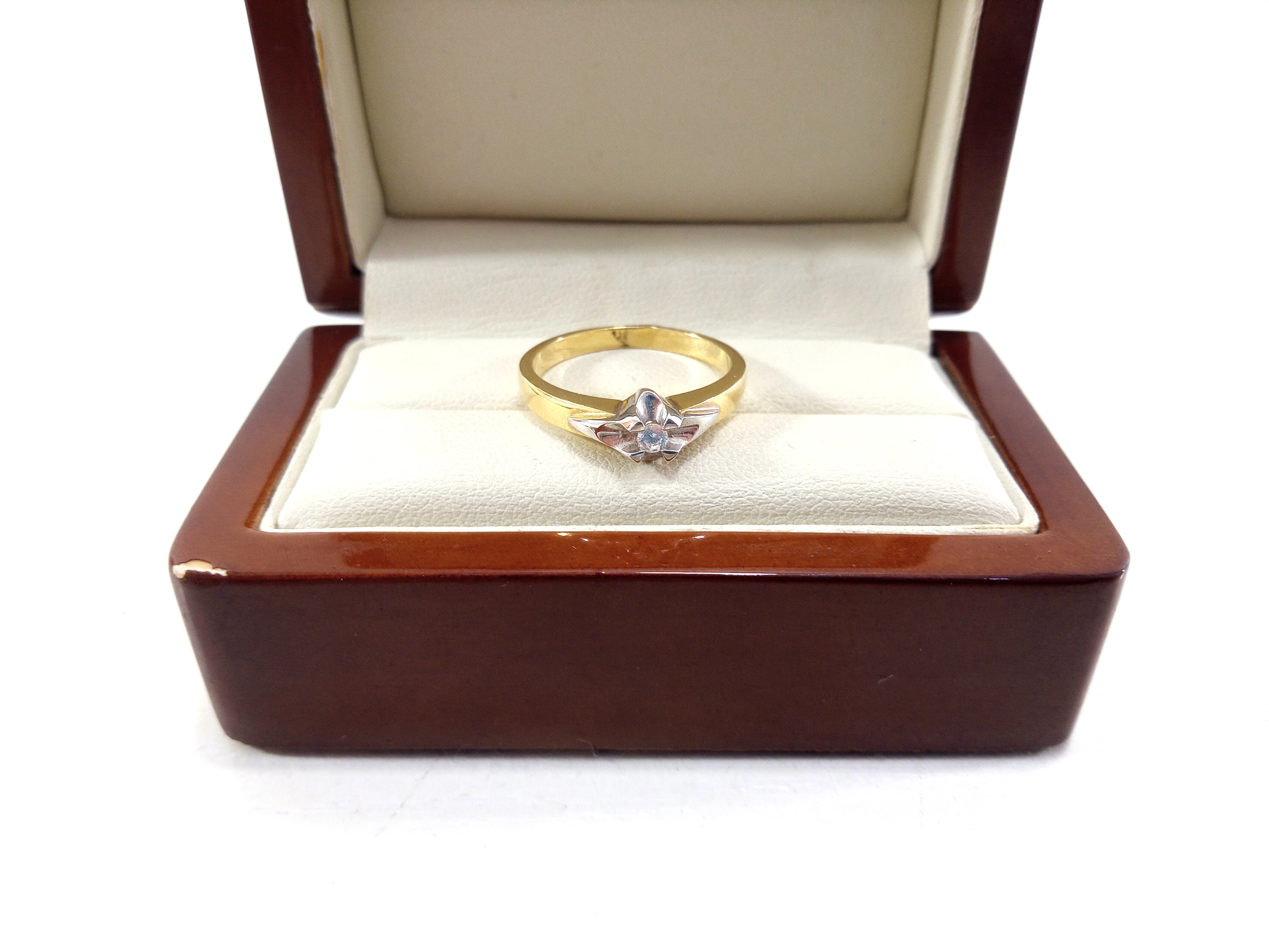 okazaly-nowy-zloty-pierscionek-pr585-14k-r17-stan-nie-wymaga-renowacji