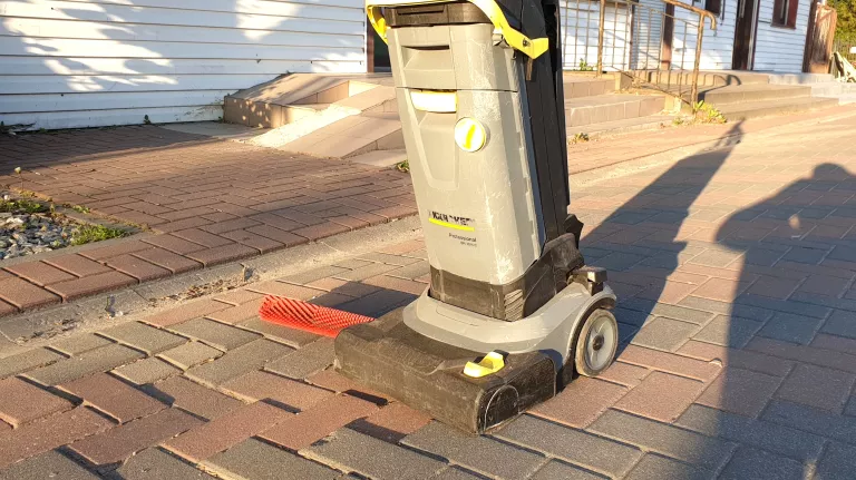 SZOROWARKA KARCHER BR 30/4 C