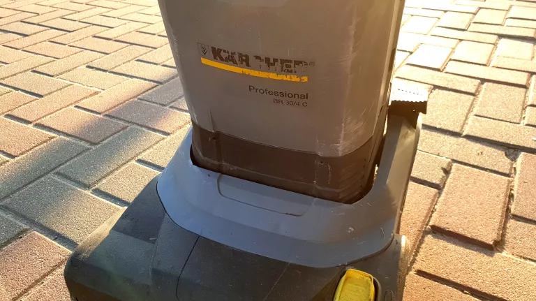 SZOROWARKA KARCHER BR 30/4 C