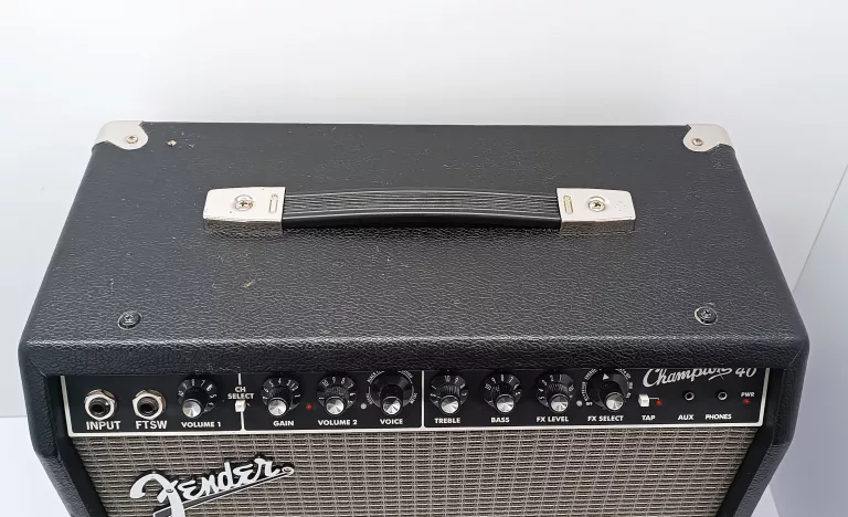 WZMACNIACZ FENDER CHAMPION 40