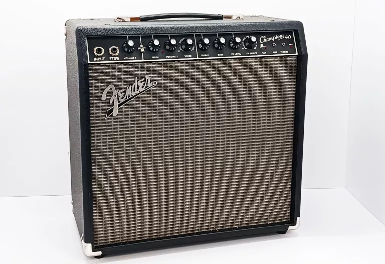WZMACNIACZ FENDER CHAMPION 40