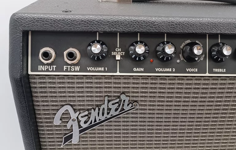 WZMACNIACZ FENDER CHAMPION 40