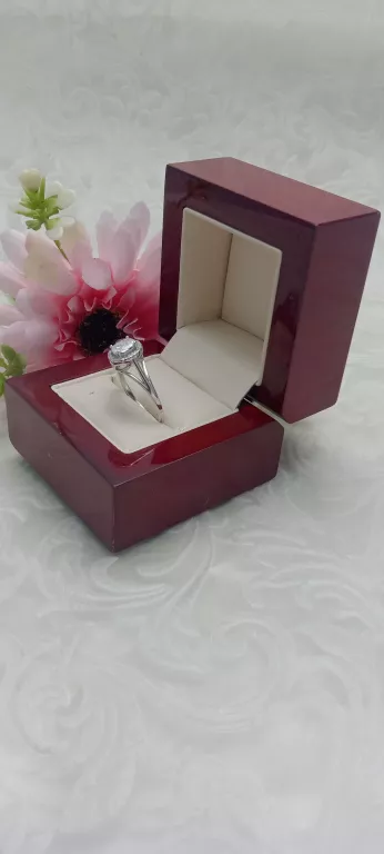 ŚLICZNY SREBRNY PIERŚCIONEK 2,96GR 925PR