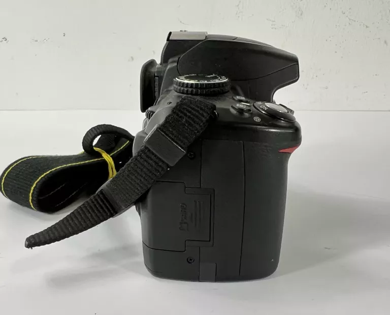 APARAT NIKON D3000 BODY