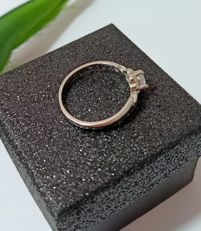 SLICZNY SREBRNY PIERŚCIONEK 2,68GR 925PR