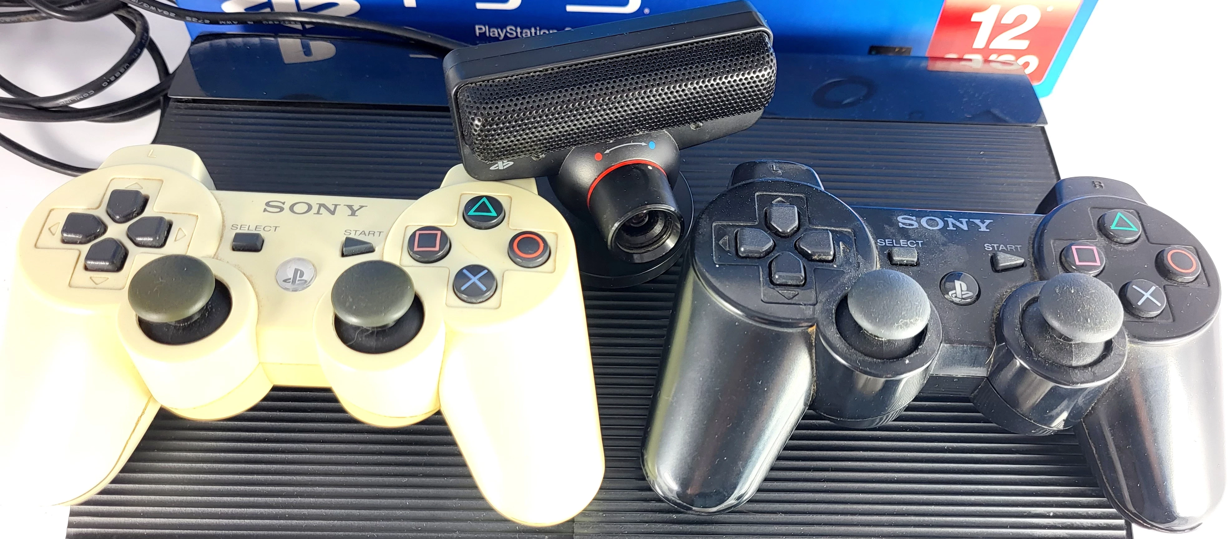 konsola-ps3-2-pady-kinect-2-move-wersja-konsoli-super-slim