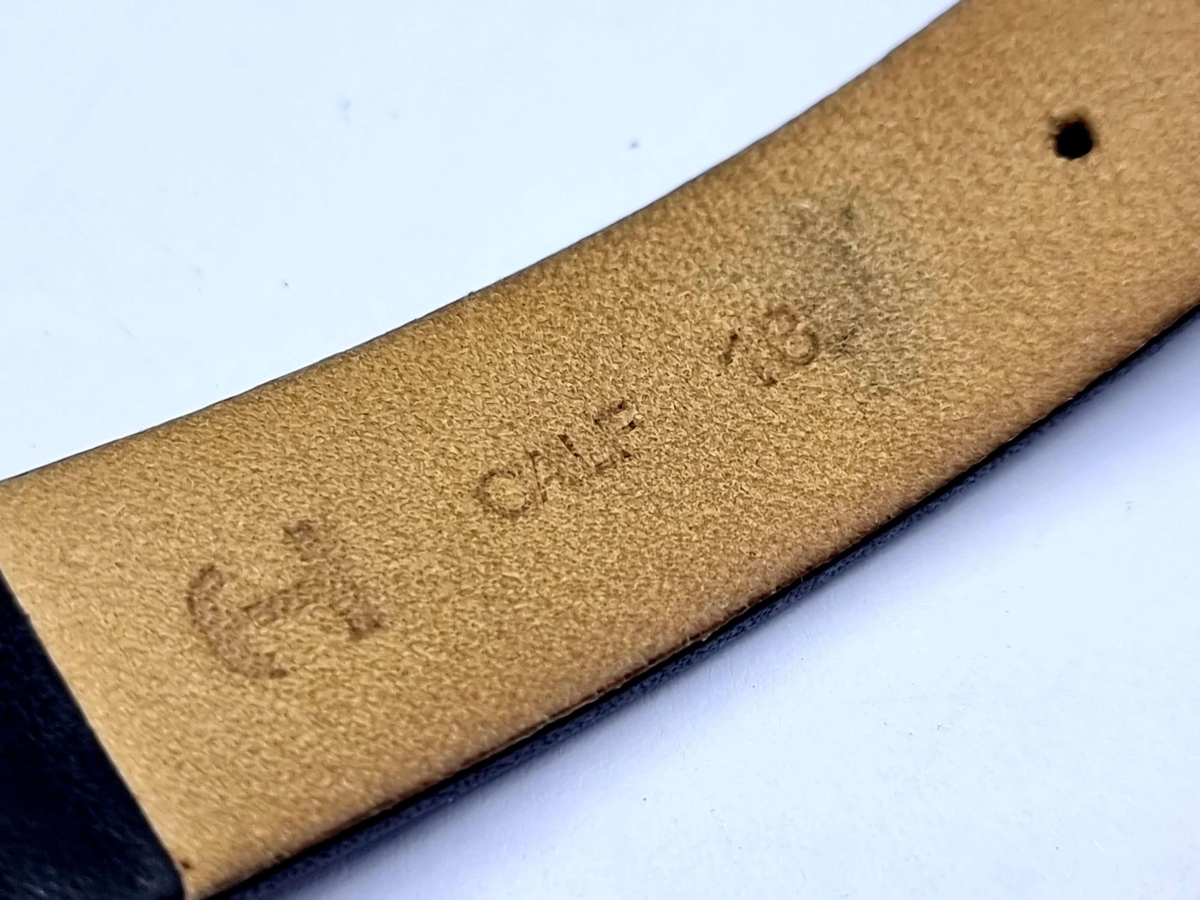 zegarek-rakieta-radziecki-vintage-ksztalt-koperty-okragla