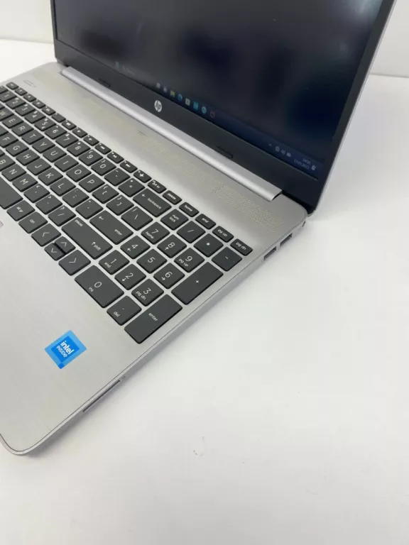 LAPTOP HP 250 G9