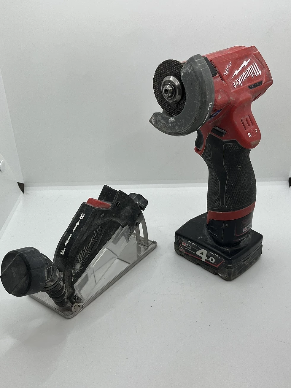 zestaw-milwaukee-wkretarka-szlifierka-liczba-akumulatorow-2